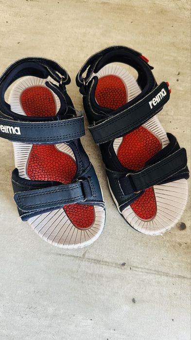 Продам сандалии рейма