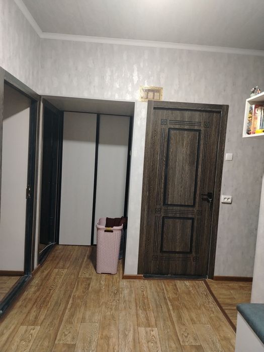 Продается большая 4-х комнатная квартира в Янгиюле (Гульбахор).