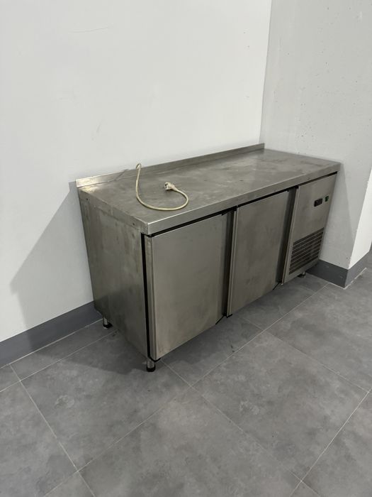 Холодильный стол