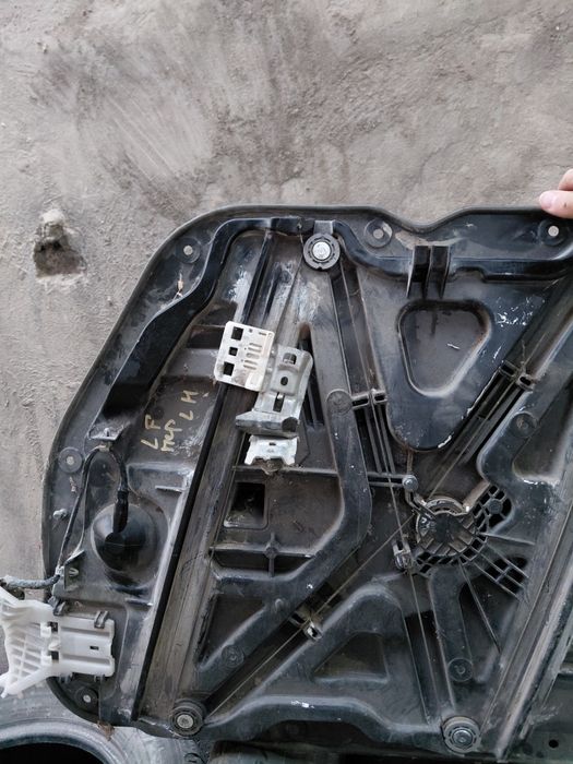 Стеклоподъёмник Hyundai.