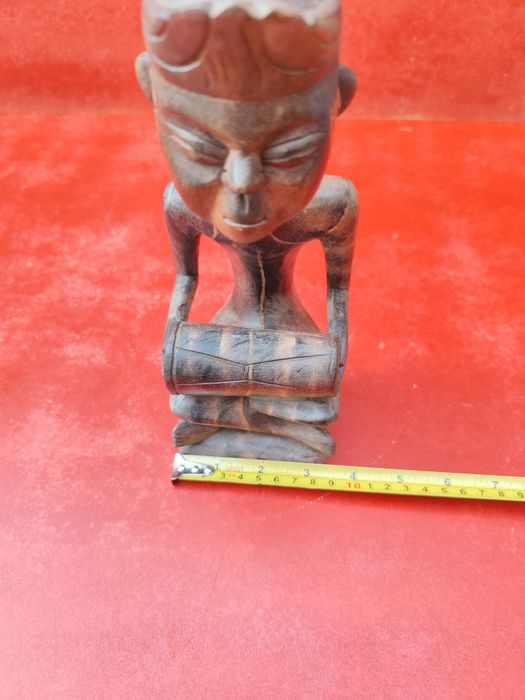 Statuie din lemn