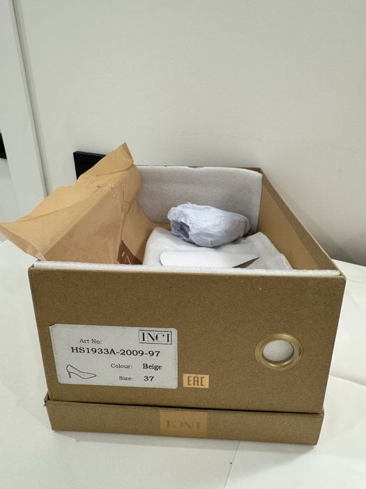 Белые туфли классические INCI