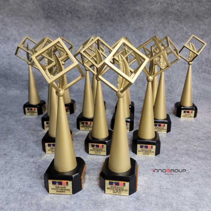 Кубки, медали, статуэтки  Kubok, medal, statuetka от производителя