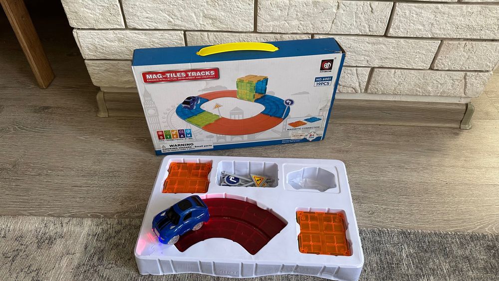 Детская машинка на рельсах