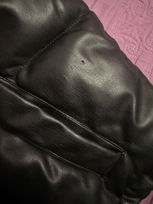 Черна грейка с качулка от изкуствена кожа