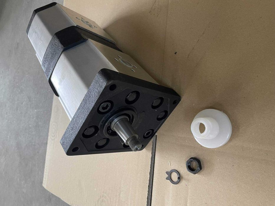 Pompa hidraulica dubla grupul 3 sens rotatie dreapta 42 cc/42cc