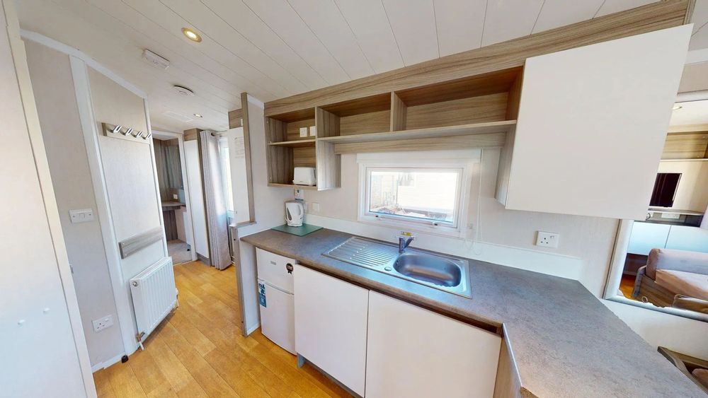 Alta Casă mobilă Swift Soleil nr. 099 | Tâmplărie PVC și încălzire centrală cu calorifere | 9 x 3 m | 2 dormitoare și 1 baie