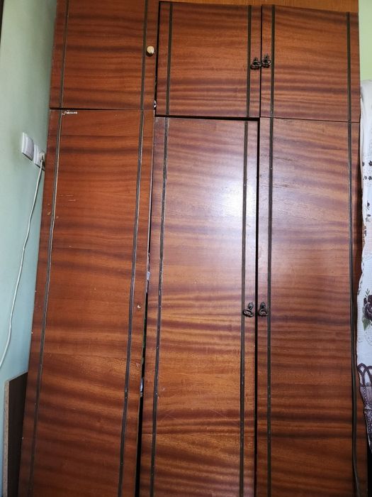 Шкаф для белья или вешалки