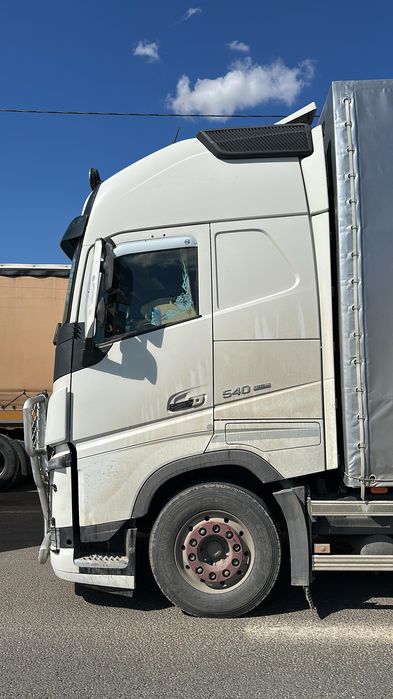 Volvo evro 6    Боковые сполера кабины.