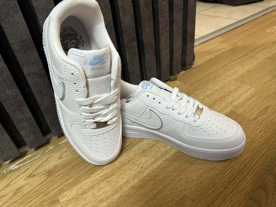 Adidasi noi cu eticheta unisex