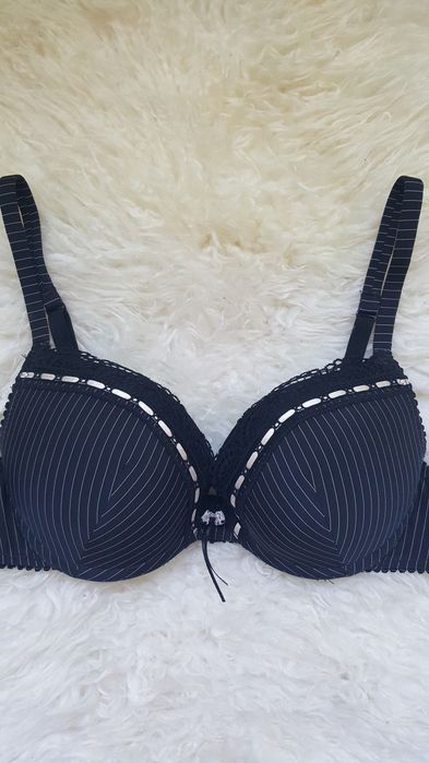 Луксозни дамски сутиени ETAM