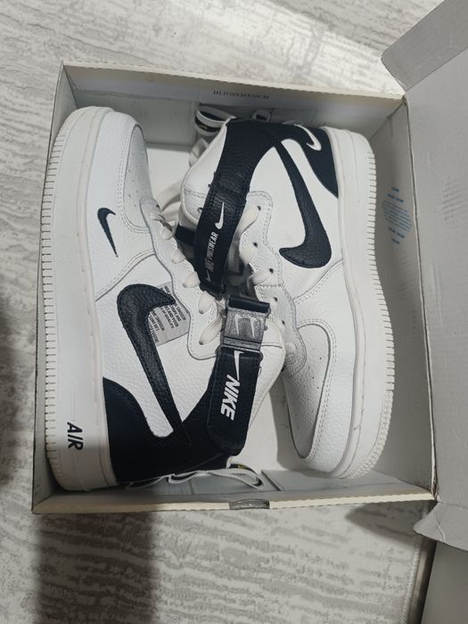 Кроссовки Nike Air Force 1 07 Mid LV8