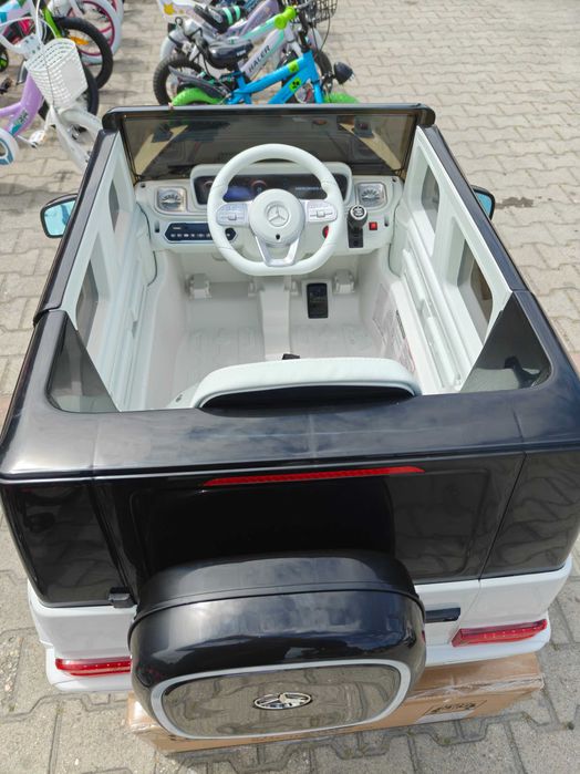 MERCEDES Акумулаторен джип EQG бял