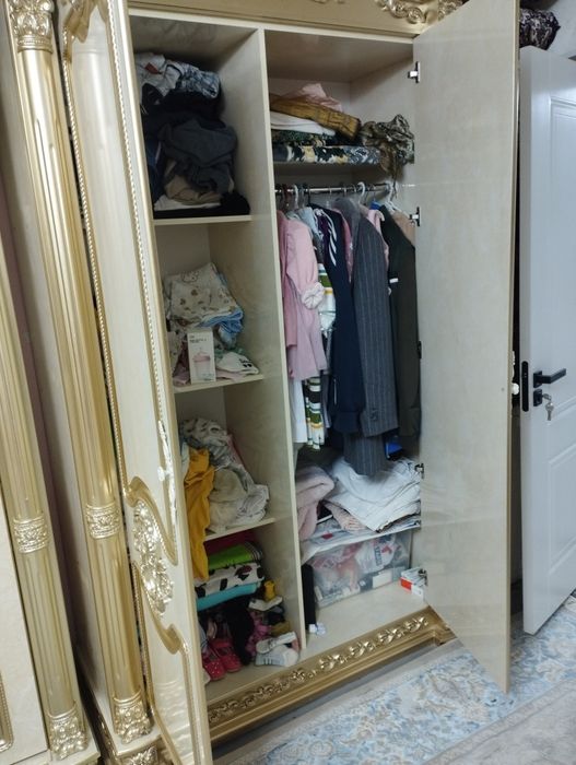 Шкаф сотилади узимники