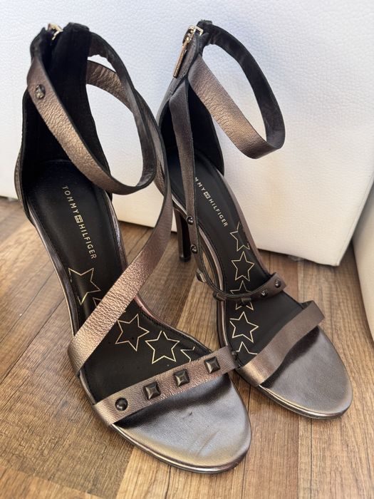 Tommy Hilfiger сандали на ток