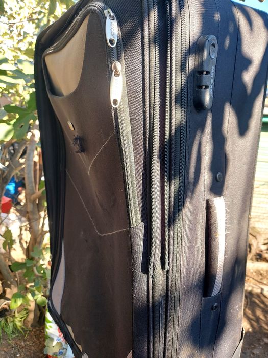 Vând trei geamantane (trolere))