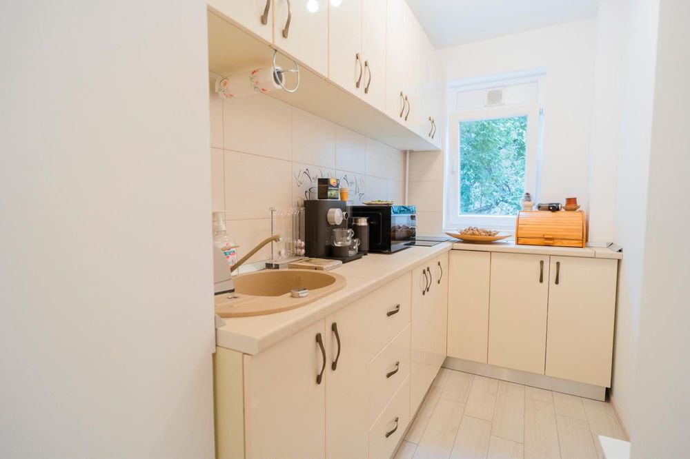 Apartament 2 camere decomandat Zona Centrala , complet utilat , recent renovat, balcon - de inchiriat imediat septembrie