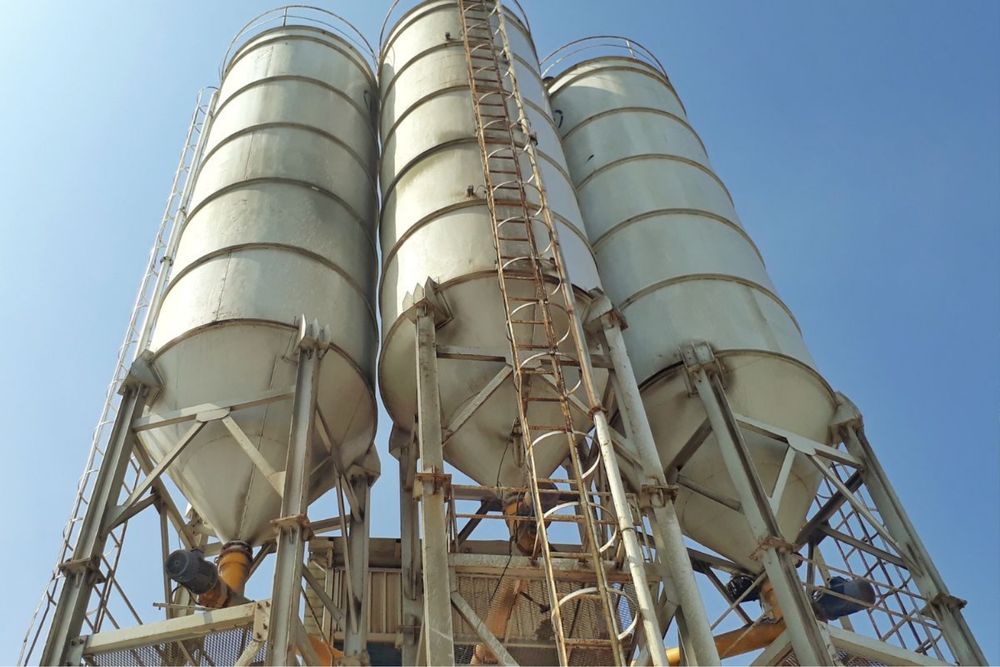 Емкость Цистерна Цемент Бункер 90тонн сотилади