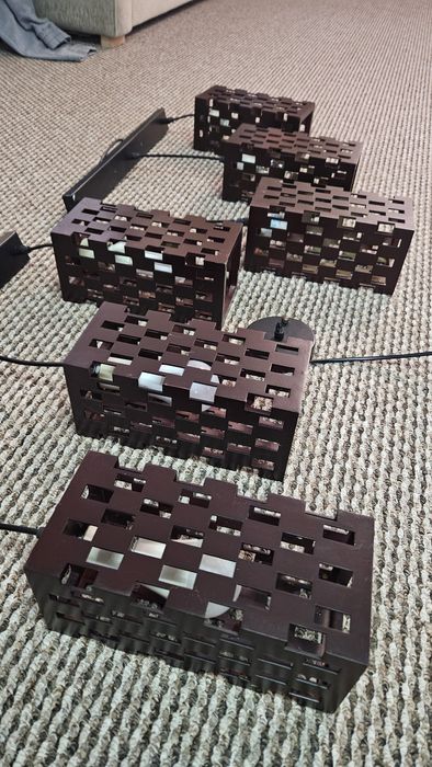 3 lustre. 2 pt sufragerie și una pt bucătărie sau hol