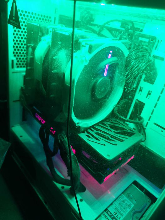 Продавам мощен компютър с rtx 3090