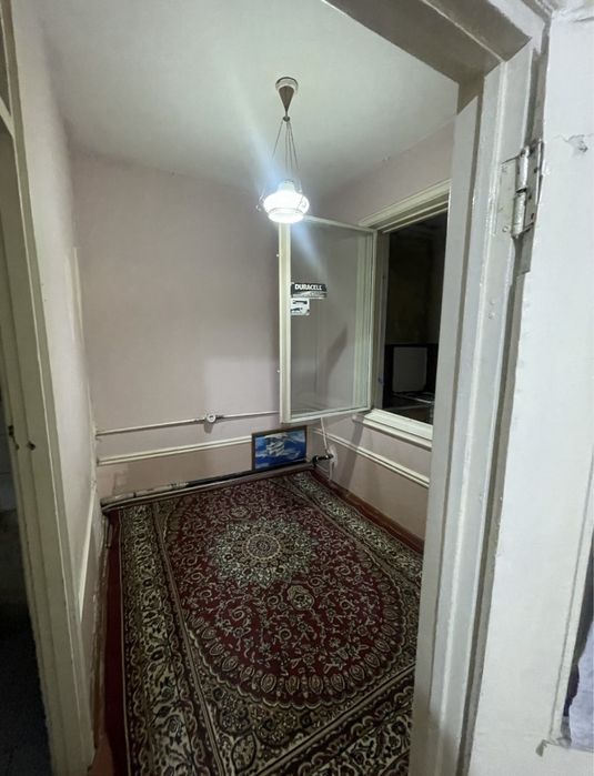 Yunusobod 8kvartalda 1xonali kvartira sotiladi 4etajli domi 3etaji