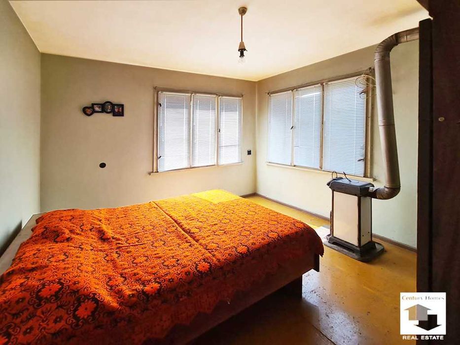 160029 Къща с допълнителни постройки и гараж в град Сухиндол