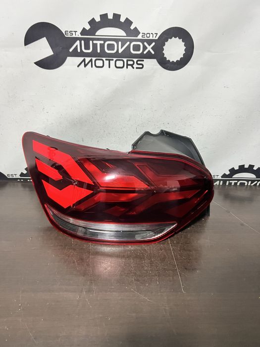 Stop stanga Dacia Sandero an de 2023-logo nou