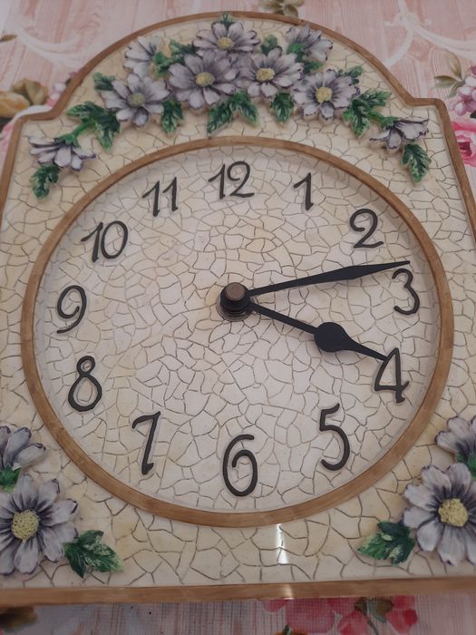 Deosebit ceas decorativ din ceramica