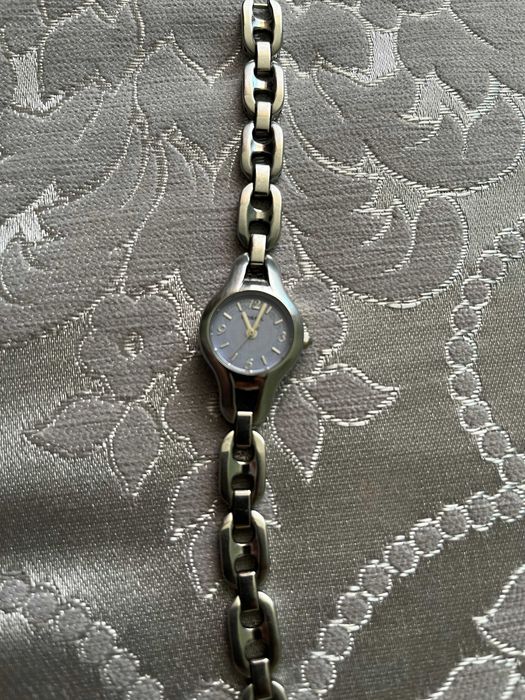продавам дамски часовник adriatica 3167.585