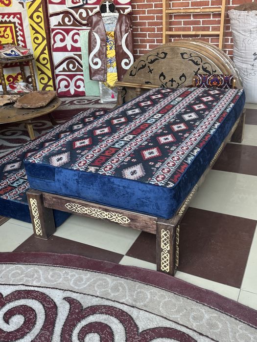 Стол диван стилизованый