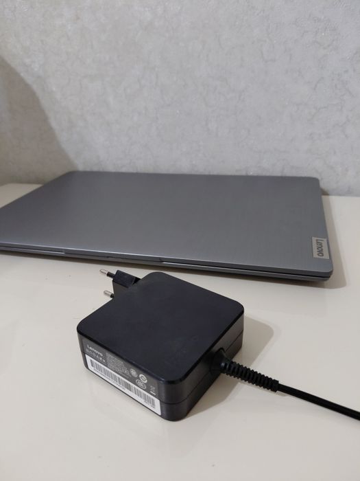 Ноутбук Lenovo..