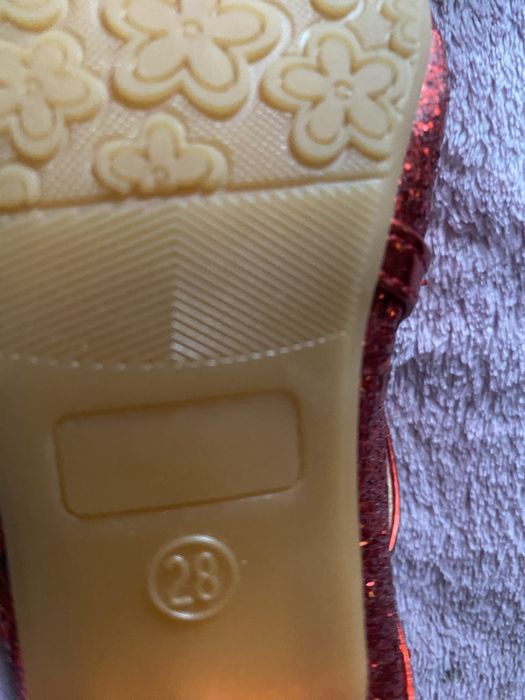 Продам туфельки на девочку