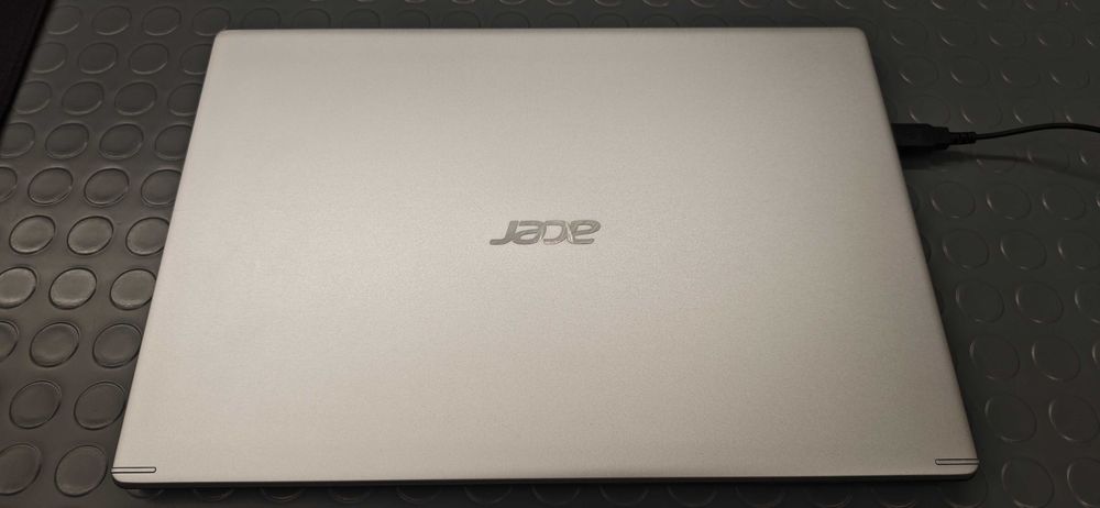 Aspire A515-54G, i5-10210U, 16GB RAM, 240GB SSD PCIe NVMe.
