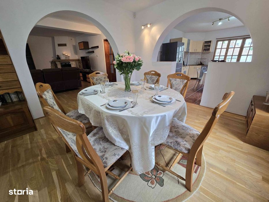 Conac modern cu deal propriu: 399 mp casă, 4828 mp teren