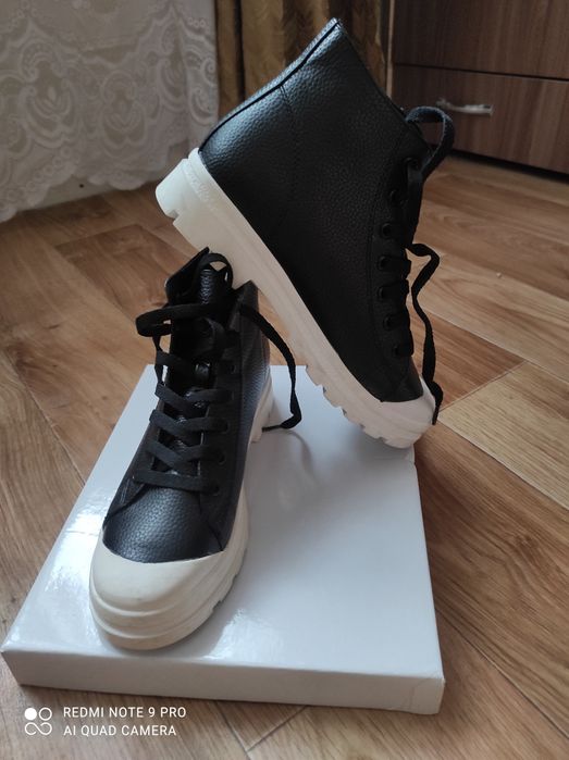 Продам НОВЫЕ! Ботинки.