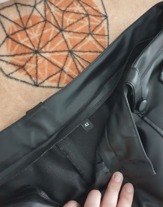 Pantaloni imitatie piele