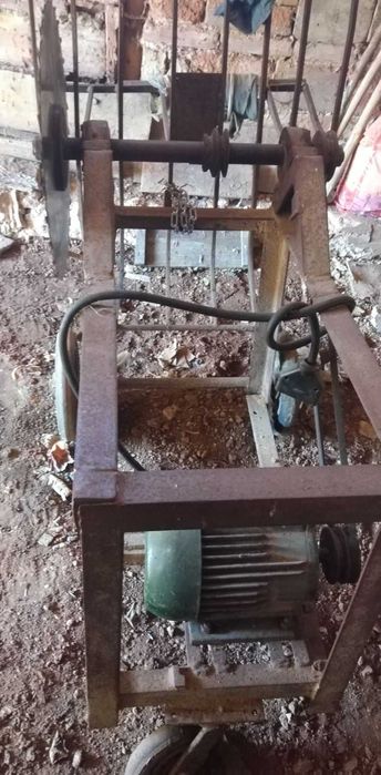 Циркуляр със люлка - за рязане на дърва