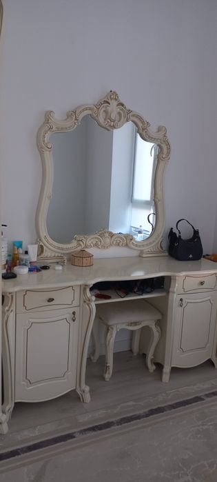 Шкаф с трюмой с тумбой