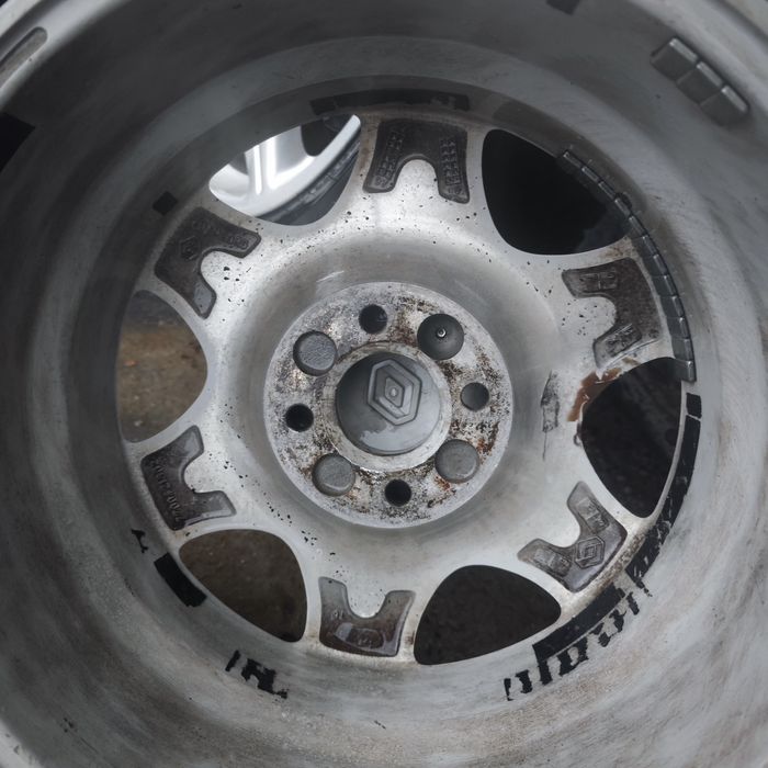 Renault гуми с джанти 15