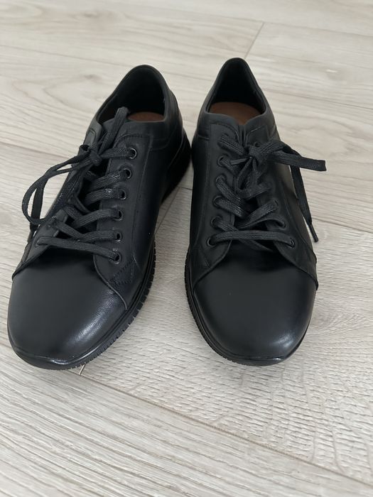 Продам ботинки размер 40