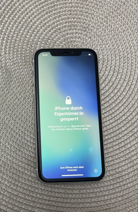 IPhone 11 заключен с iCloud