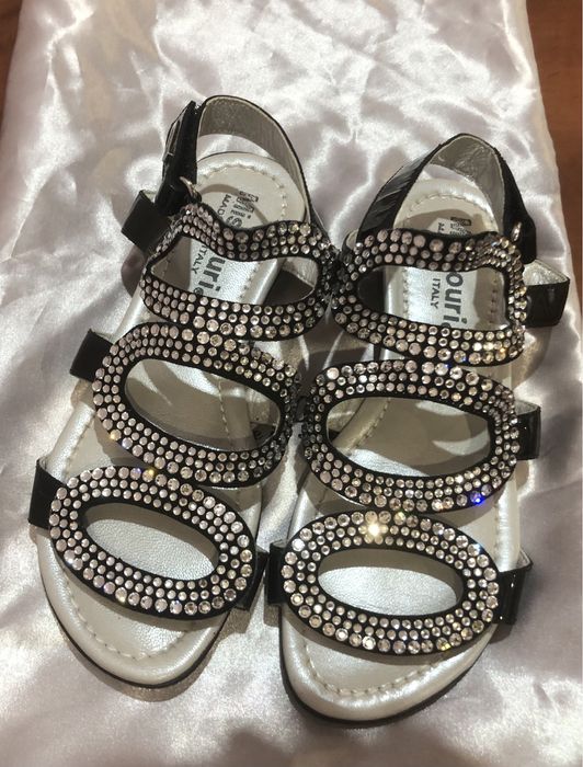 Туфли (босоножки) на девочку