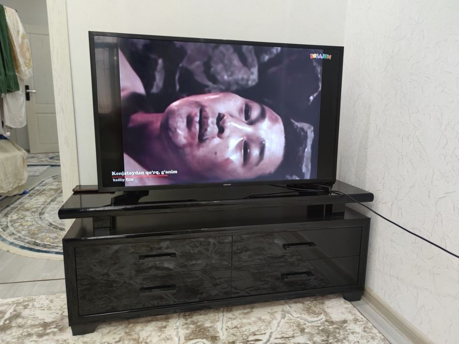 Podstavka pod tv tumba pod tv. Подставка под тв