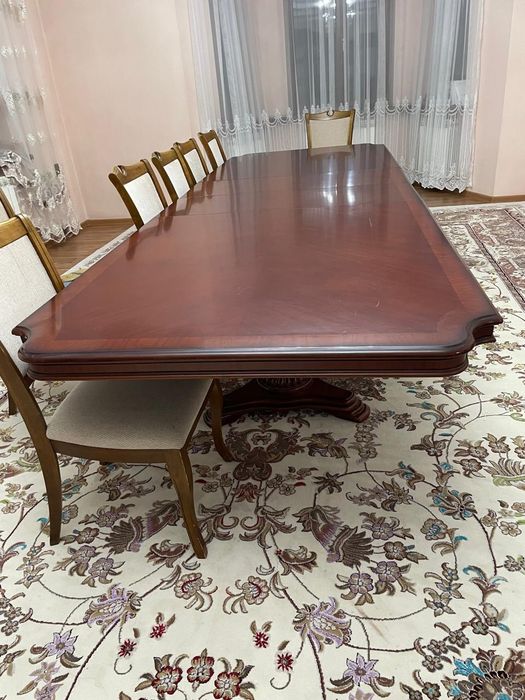 Стол для гостиной