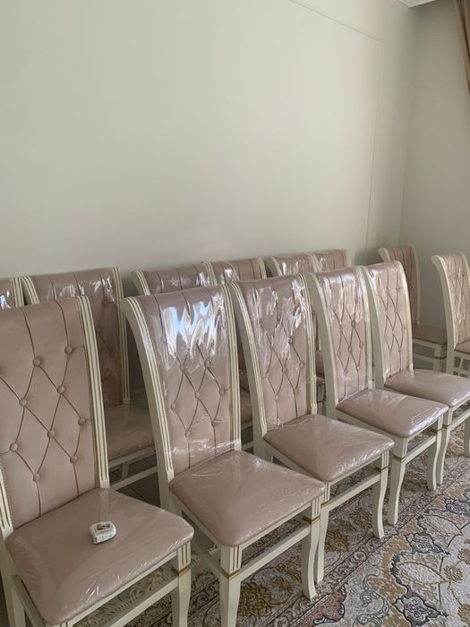 Продается стол и стулья