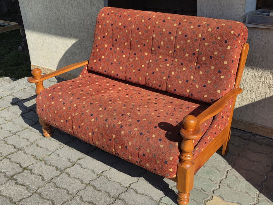 Разтегателен диван