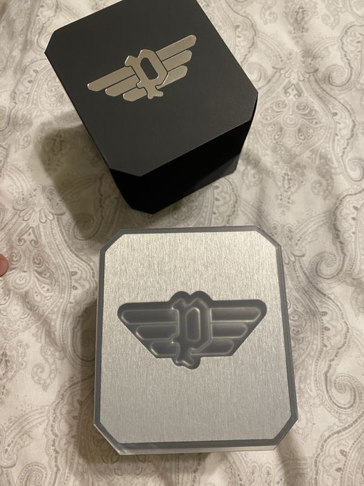 Ceas Police nou cu eticheta