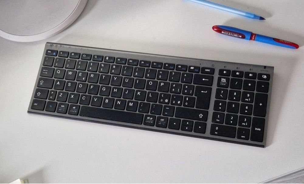 Tastatura Bluetooth perfect funcționala