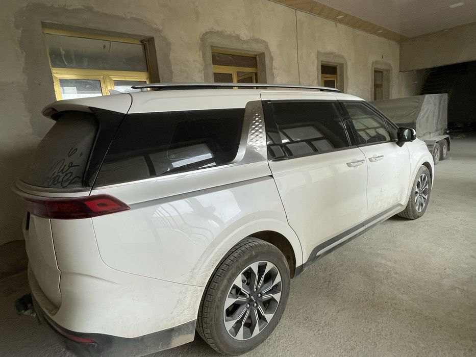 Kia carnival srochna sotiladi