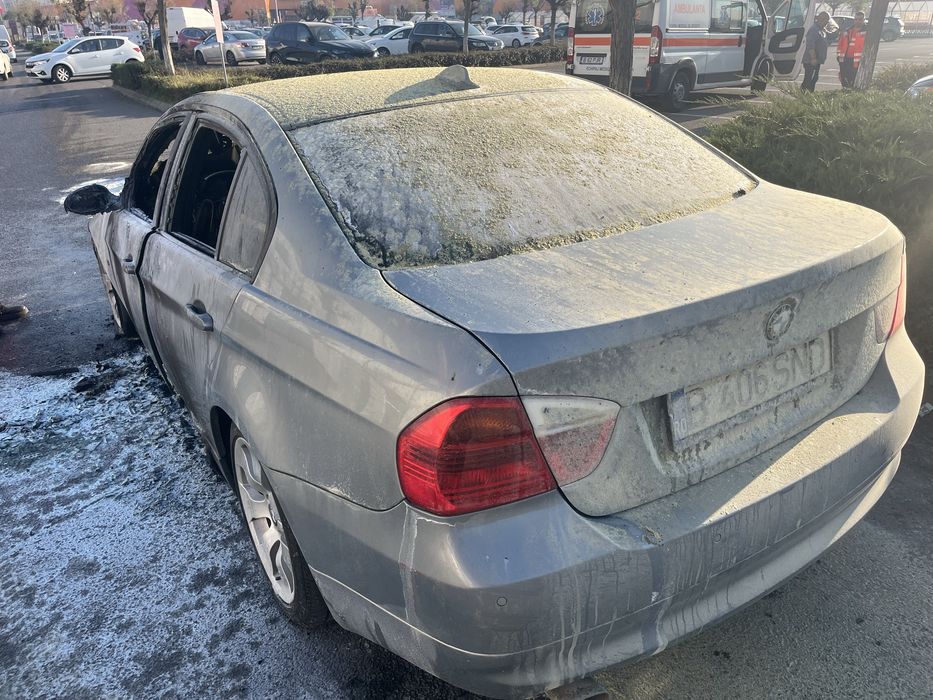 BMW e90 320i, Ars ieri.